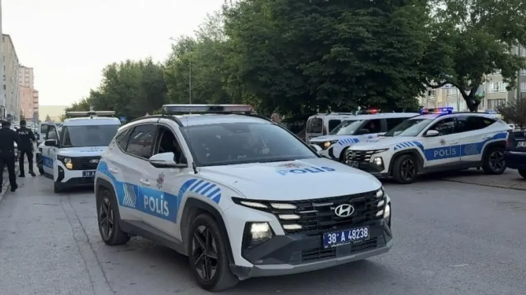Kayseri’de Kız Arkadaşına Yönelik Tehdit İddiası: Şüpheli Şahıs Silahlarla Yakalandı
