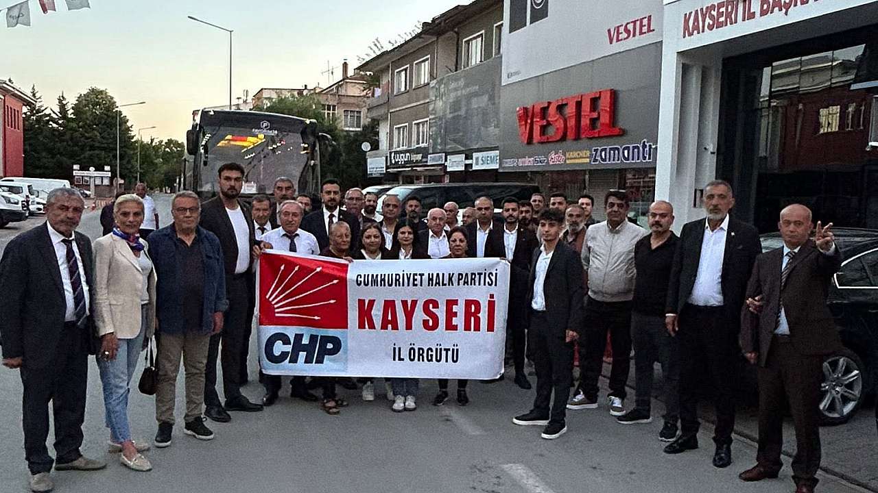 CHP'de Liderlik Hesaplaşması: TBMM Bugün Kritik Bir Toplantıya Ev Sahipliği Yapıyor