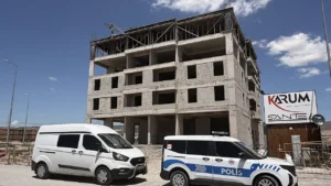 Kayseri Kocasinan’da İnşaat İşçisi Dördüncü Kattan Düştü: Ağır Yaralı