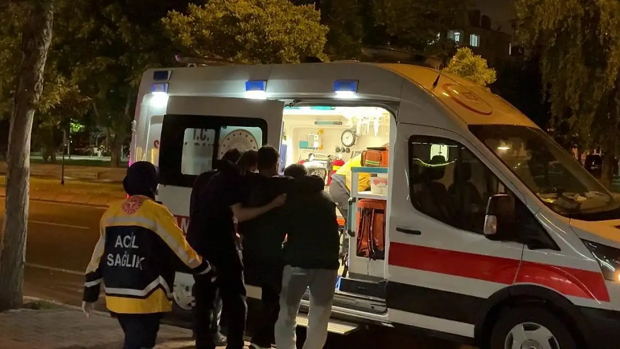 Kocasinan Parkında Gerilim: Bıçaklı Kavgada İki Genç Yaralandı, Şüpheli Yakalandı