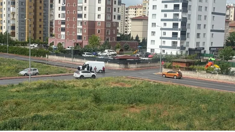 Kayseri Kocasinan’da Hoca Ahmet Yesevi Mahallesi’nin Tehlikeli Yolu Gündemde: Vatandaşlar Kalıcı Çözüm İstiyor