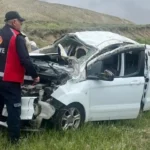 Sivas’ta Kayseri Yönünden Gelen Araç Takla Attı: 5 Yaralı Hastaneye Kaldırıldı