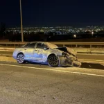 Kayseri Kuzey Çevre Yolu’nda Gece Kazası: Otomobil Refüje Girip Alev Aldı, 3 Yaşındaki Bebek Hastaneye Kaldırıldı