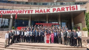 CHP'de Olağanüstü Kurultay Çağrısı: 1003 İmza Genel Merkeze Ulaştırıldı
