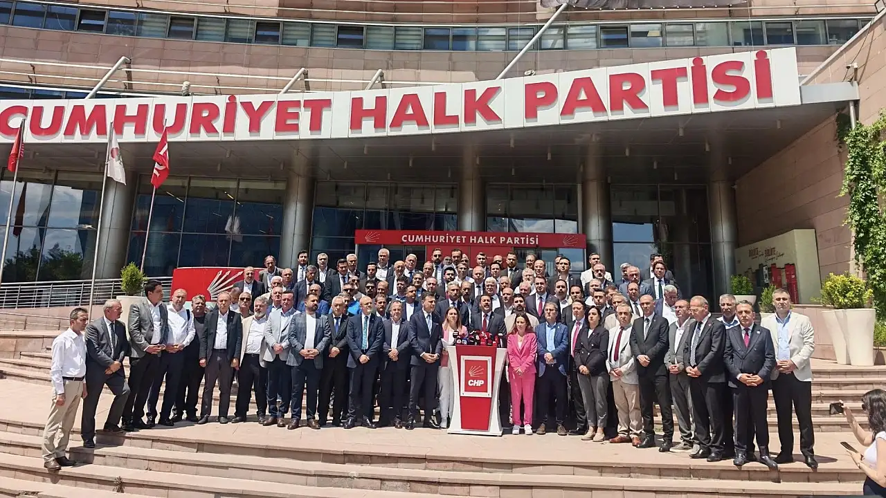 CHP'de Olağanüstü Kurultay Çağrısı: 1003 İmza Genel Merkeze Ulaştırıldı