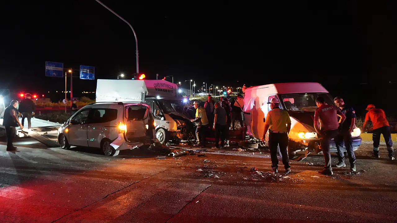 Kayseri-Niğde Kara Yolunda Gece Yarısı Zincirleme Kaza: 1'i Ağır 10 Yaralı