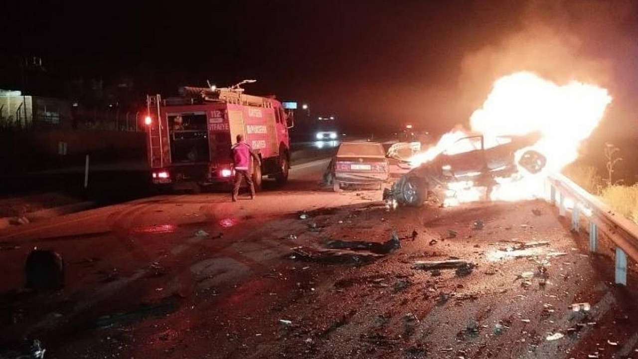 Kayseri Pınarbaşı'nda Korkunç Kaza: Bir Ölü, Beş Yaralı ve Alev Alan Otomobil