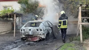 Kayseri Kocasinan’da Otoparkta Çıkan Yangın Bir Otomobili Küle Çevirdi