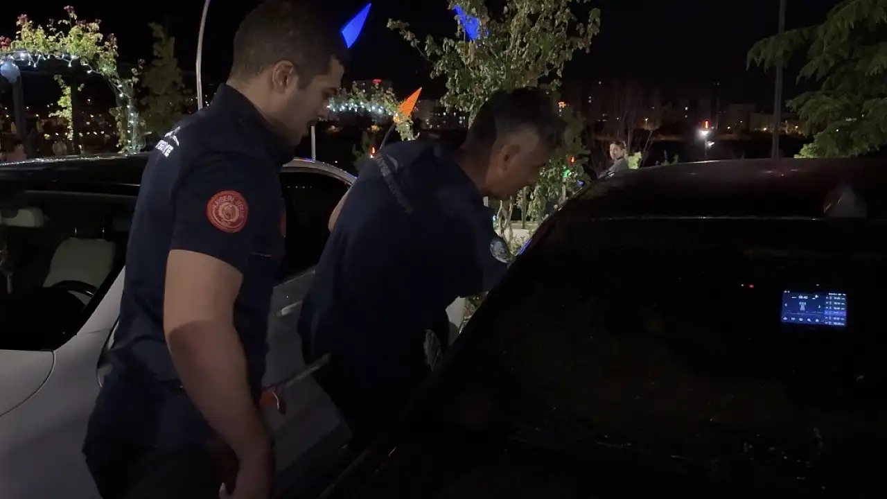 Kayseri'deki Otoparkta Kriz: Mahsur Kalan Bebek Kurtarıldı, Gazetecilere Saldırı